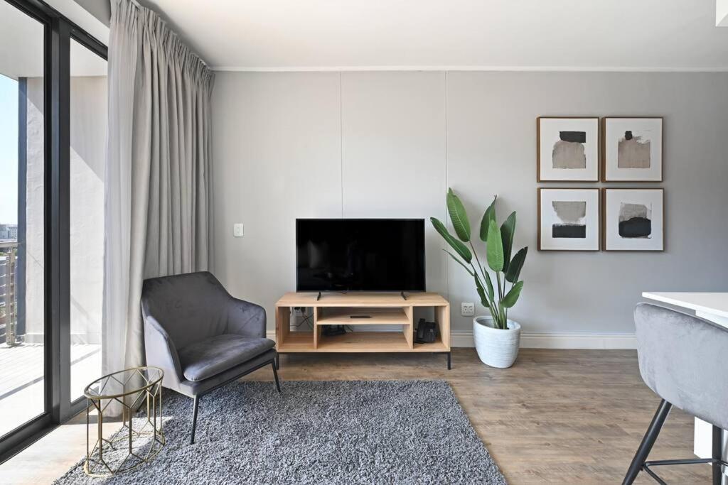 Bella - Stylish 1-bed In Trendy De Waterkant With Balcony Apartment *