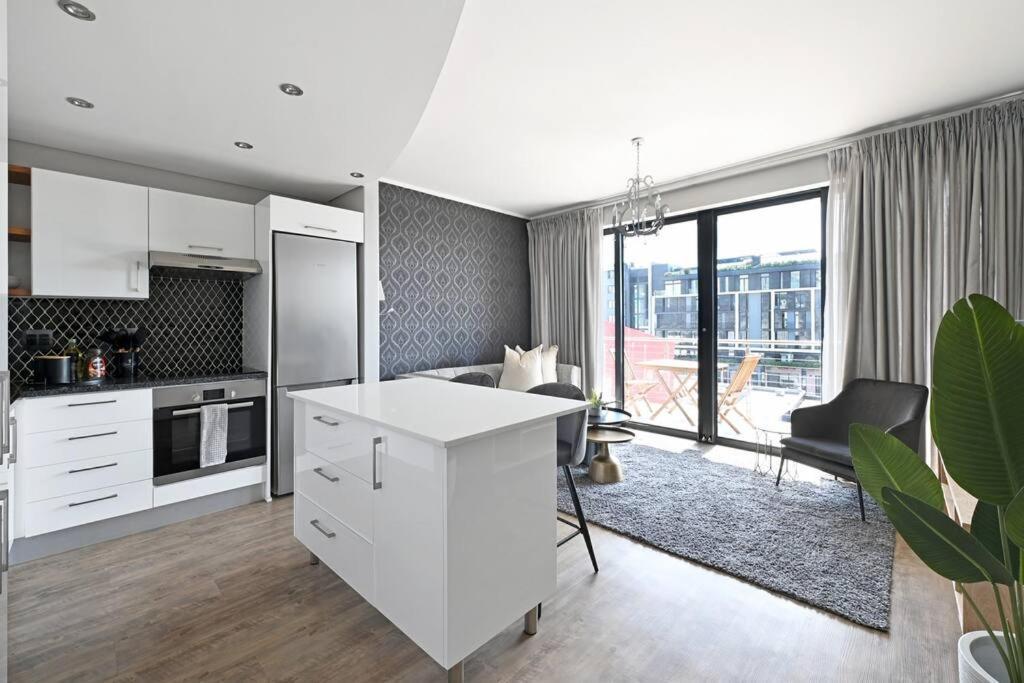 Bella - Stylish 1-bed In Trendy De Waterkant With Balcony Kapstadt
