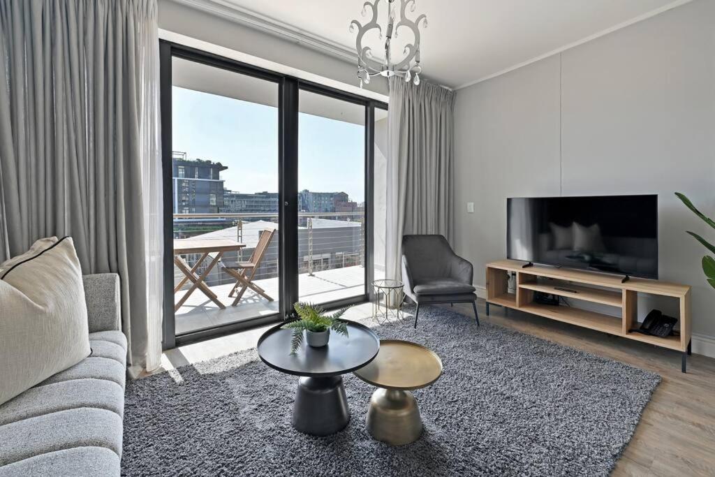 Bella - Stylish 1-bed In Trendy De Waterkant With Balcony Apartment *